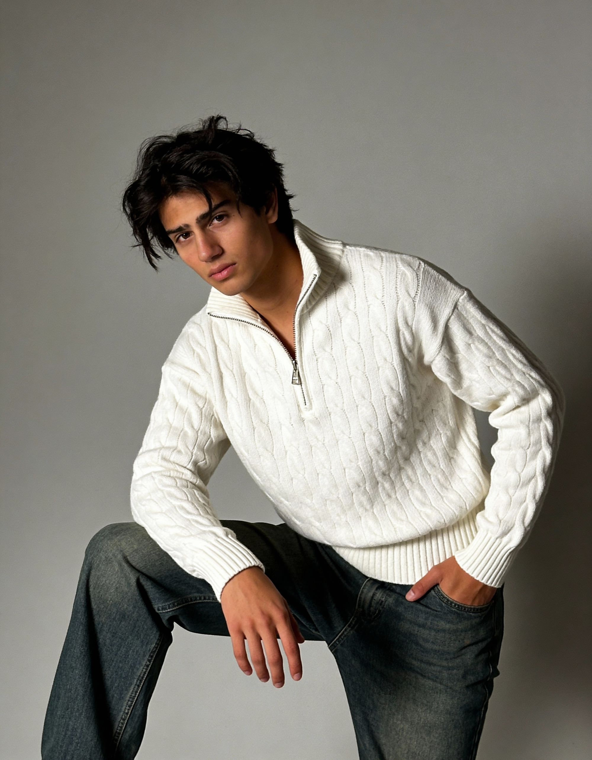The Montclair Cableknit Sweater - White (unisex)