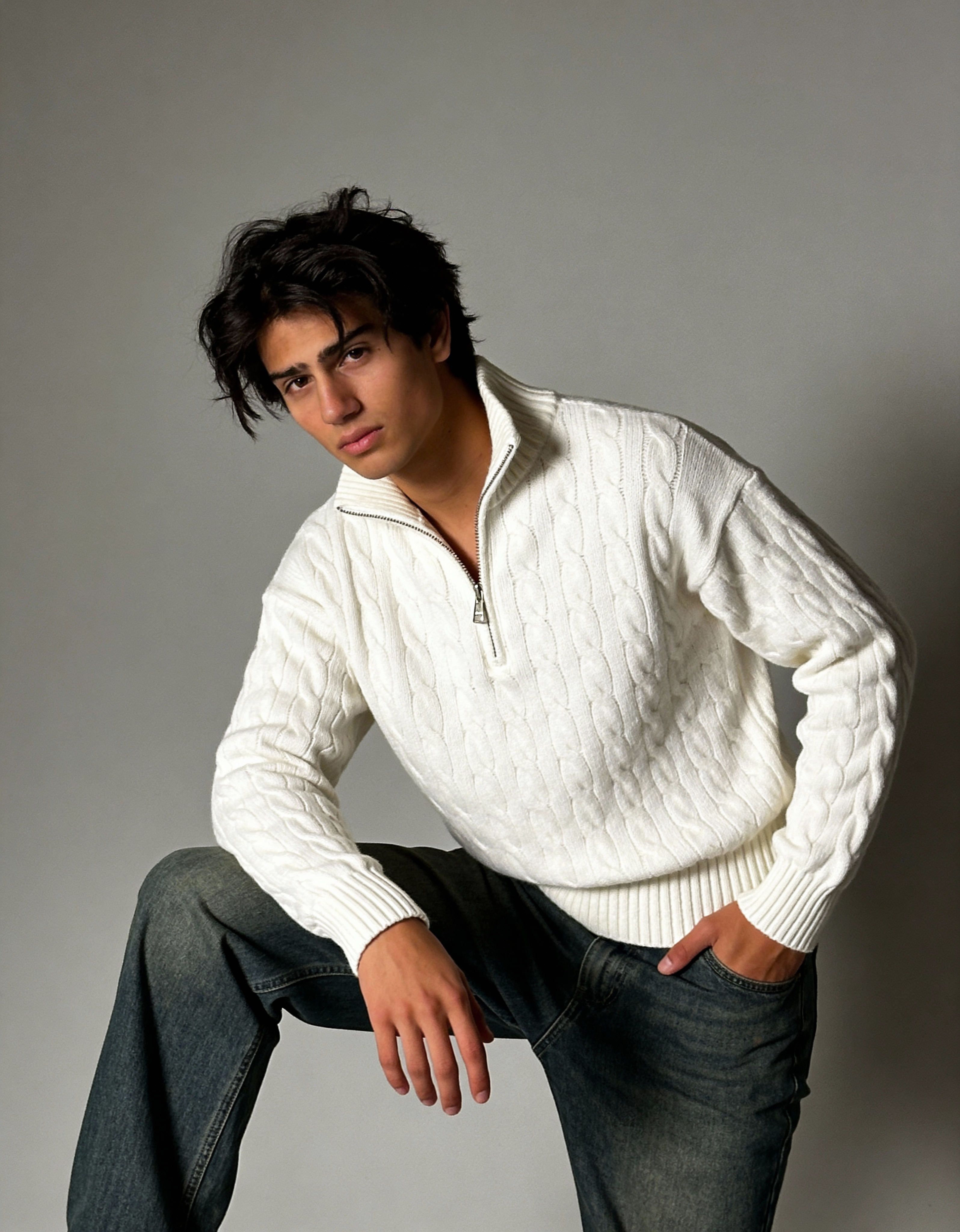 The Montclair Cableknit Sweater - White (unisex)